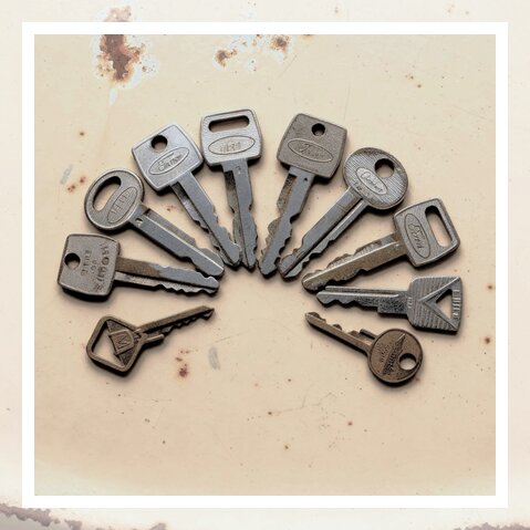 Alte Vintage-Autoschlüssel – Messing, verchromt mit Gebrauchsspuren Upcycling-Ring aus einem originalen Vintage-Autoschlüssel, Messing mit Patina