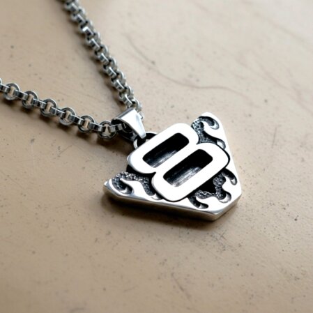 Handgefertigter V8-Anhänger für US-Car Fans