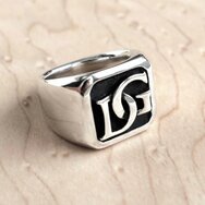 Handgefertigter Siegelring mit Monogramm