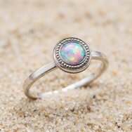 Opalring Weißgold 585 mit Opal Cabochon Vintage Verlobungsring Zargenfassung 14 Karat